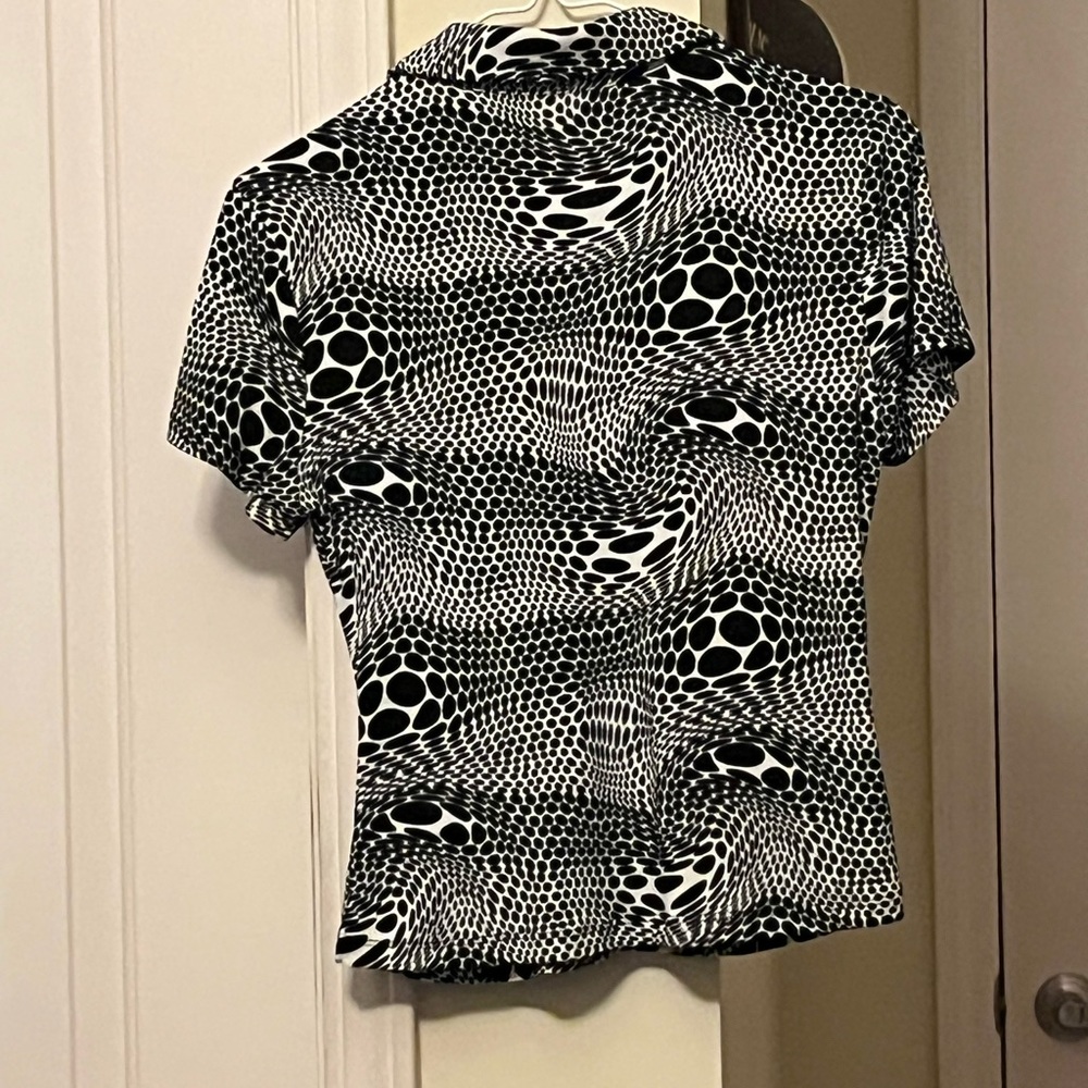 SO Goods for Life Black and White Fitted Button Up Shirt - Picture 2 of 3
